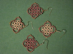Tatted earrings: clover field